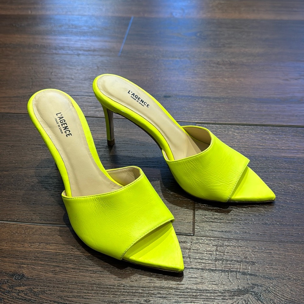 L’Agence NWT with flaw Lolita Open Toe high Heels Sandal in Neon color. Size 36.